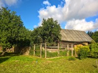 Добротный домик с баней и хорошим хоз-вом на хуторе под Печорами 