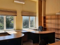 Нежилое офисное помещение 200 кв.м. с небольшим земельным участком в Пскове 