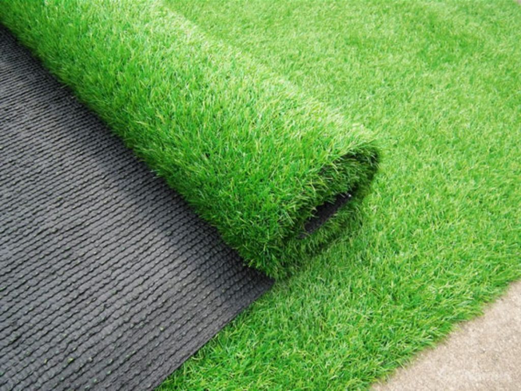 Искусственное травяное покрытие.