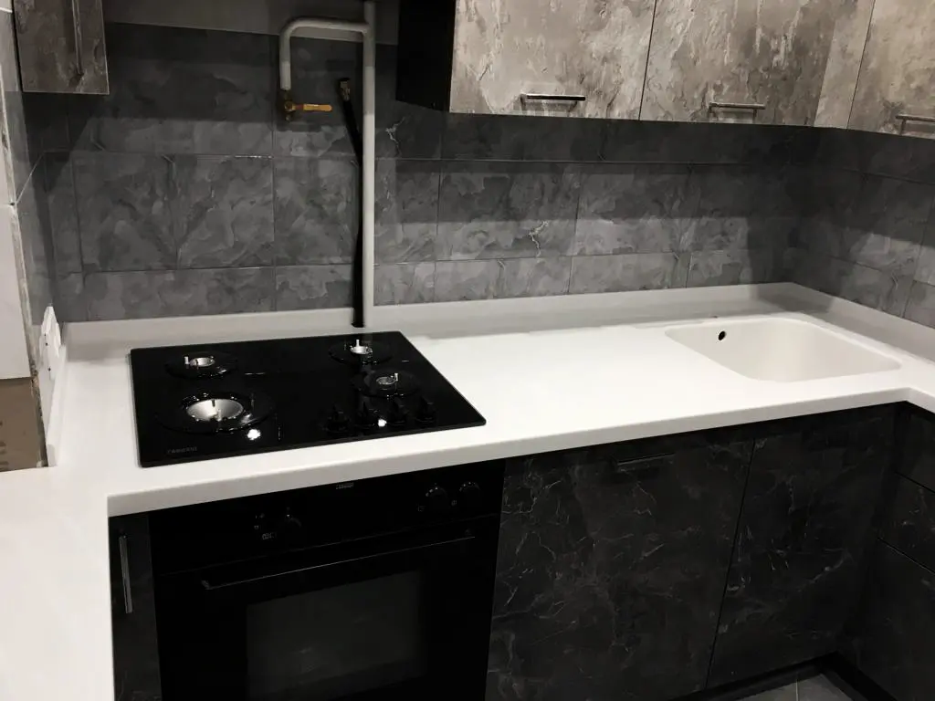 Подоконник-столешница из искусственного камня Corian 1