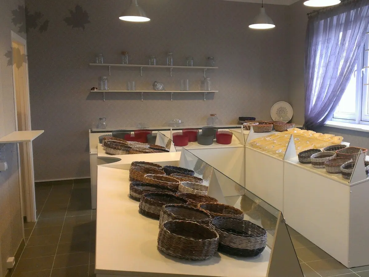 Меблировка магазина сладостей от Premier Garden 5