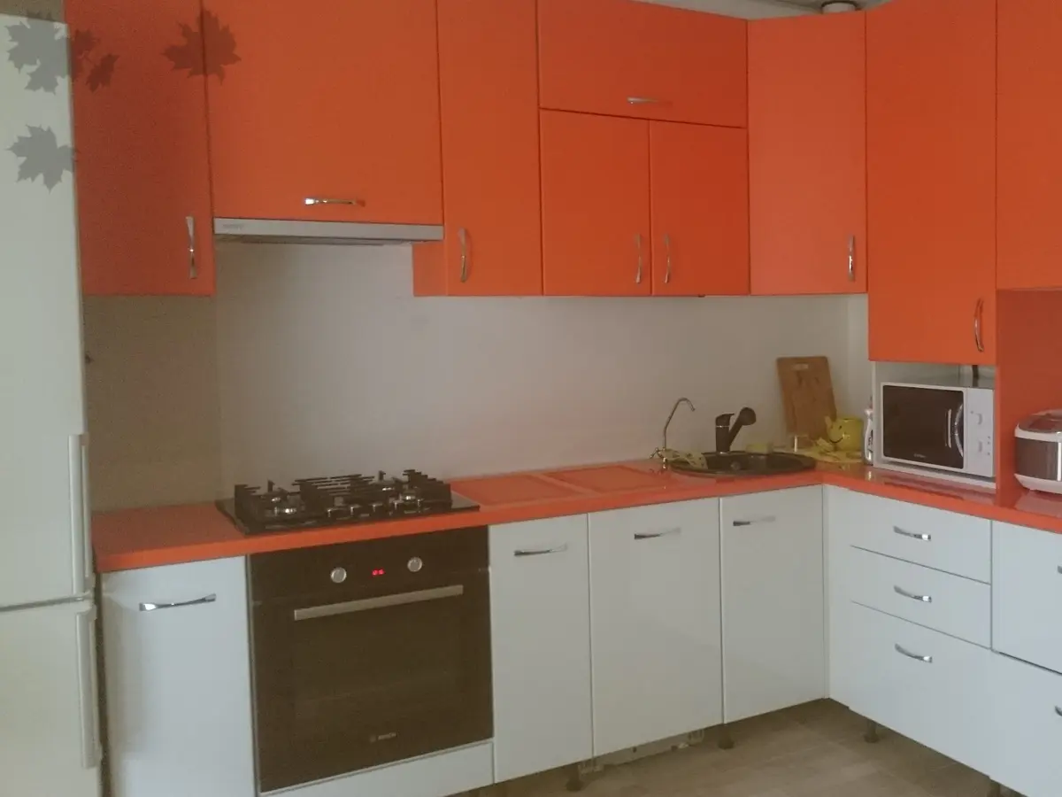 Яркая кухня для загородного дома от Premier Garden 3