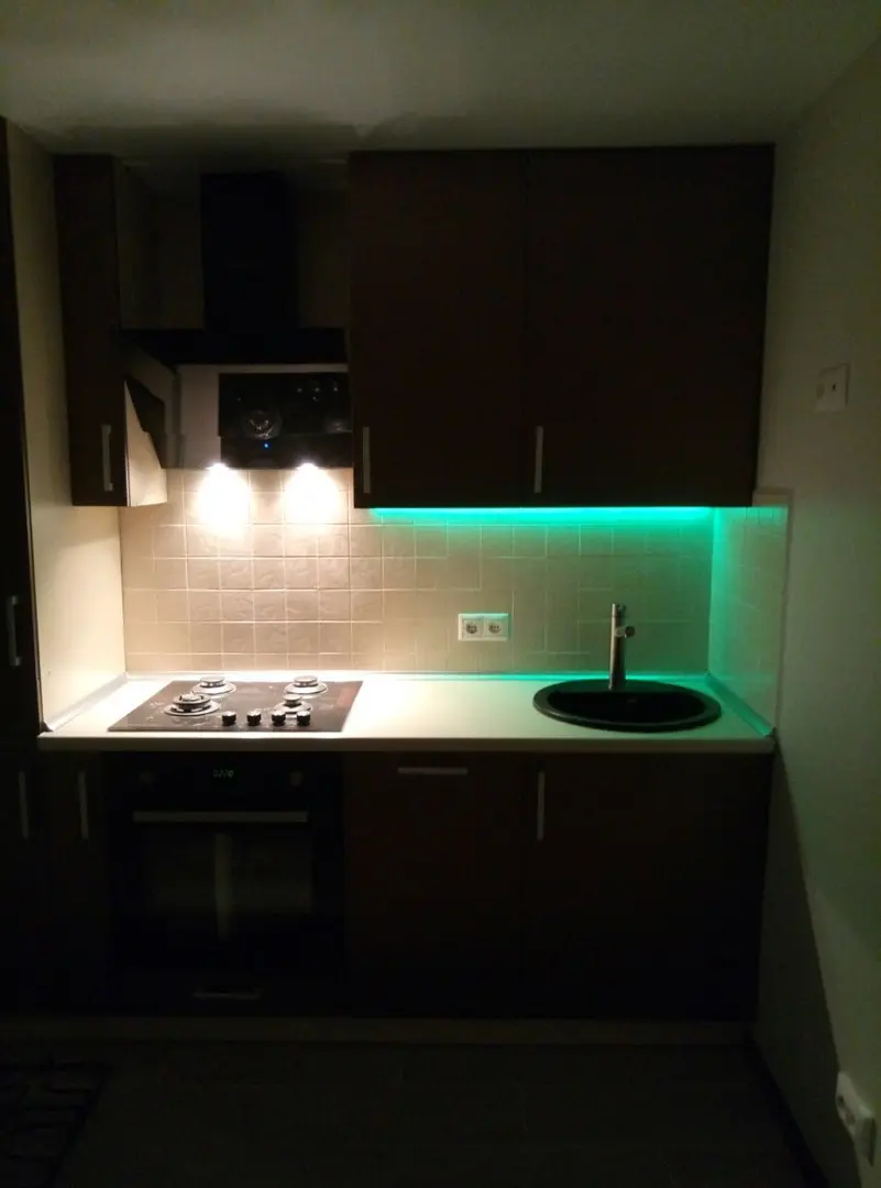 Кухня с декоративной подсветкой от Premier Garden 4
