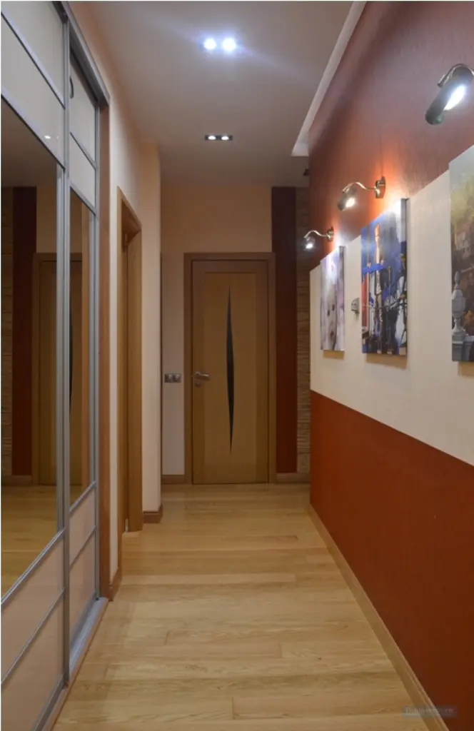 Коридор 10 кв. м в четырехкомнатной квартире 3