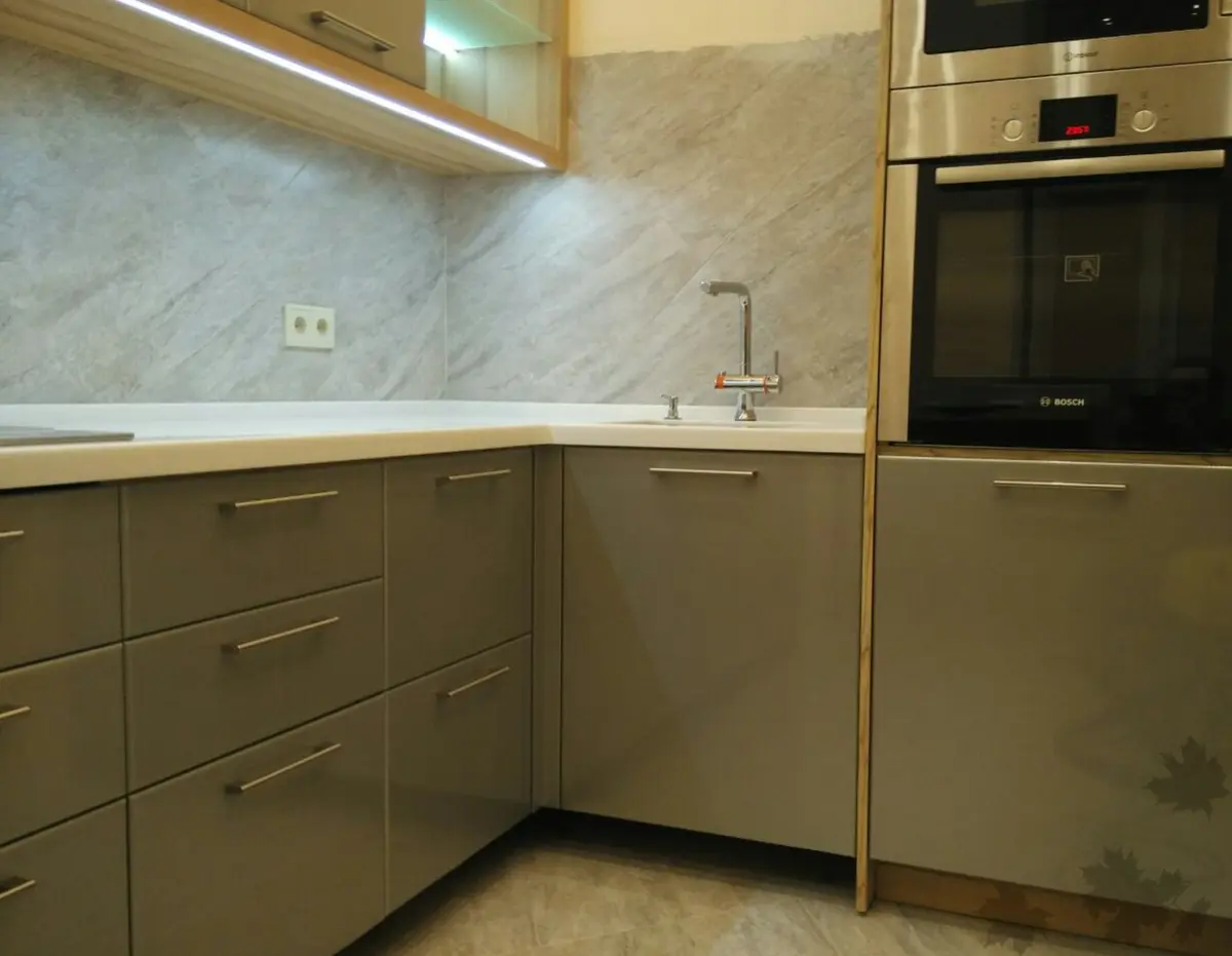 Кухонный гарнитур с декоративной подсветкой от Premier Garden 2