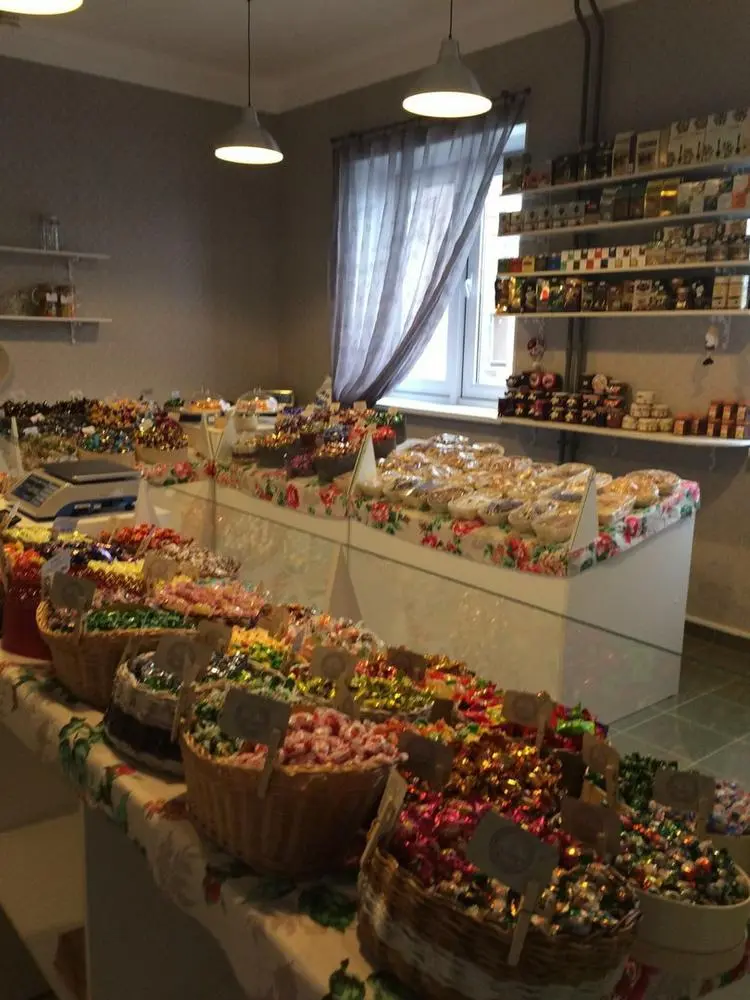 Меблировка магазина сладостей от Premier Garden 6