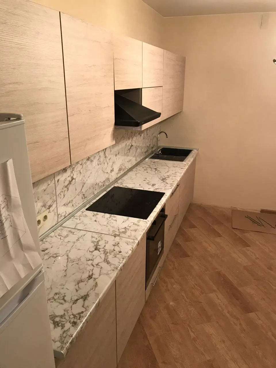 Древесная кухня с мрамором от Premier Garden  2