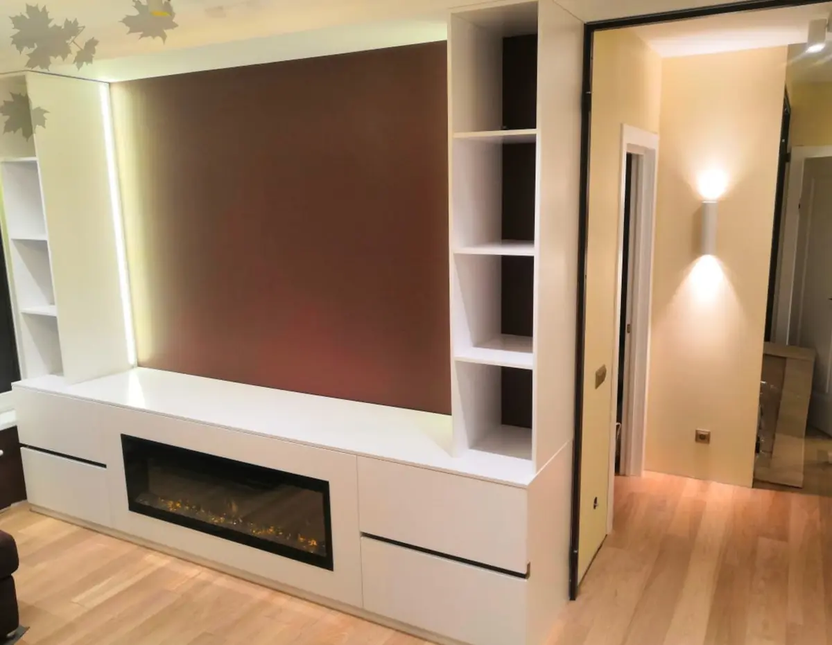 Гостиная с встроенным камином от Premier Garden 2
