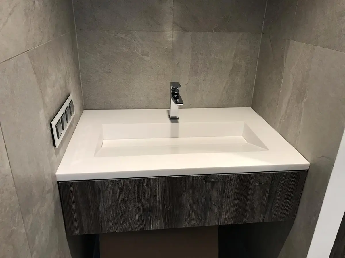 Столешница и раковина для ванной комнаты из искусственного камня Staron EY510 Metallic Yukon  1
