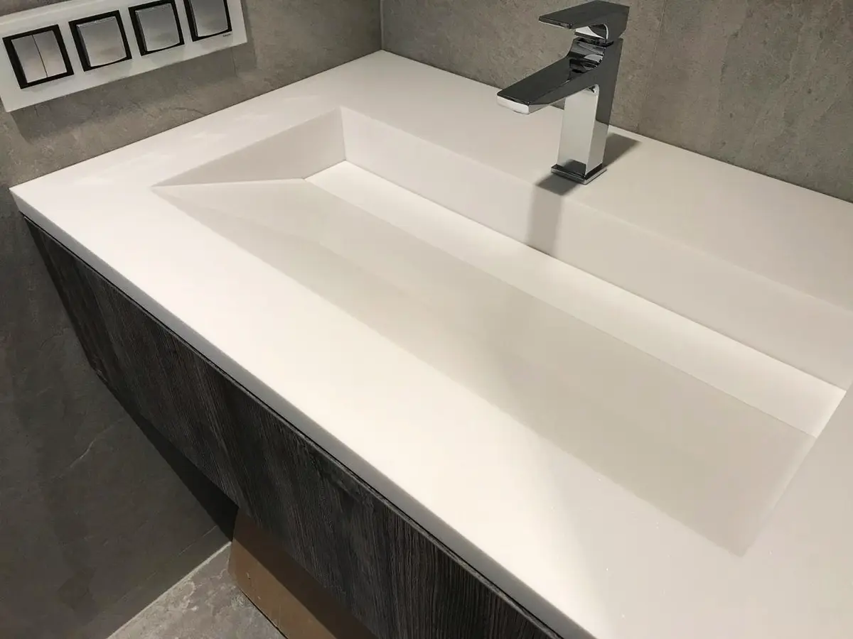 Столешница и раковина для ванной комнаты из искусственного камня Staron EY510 Metallic Yukon  2