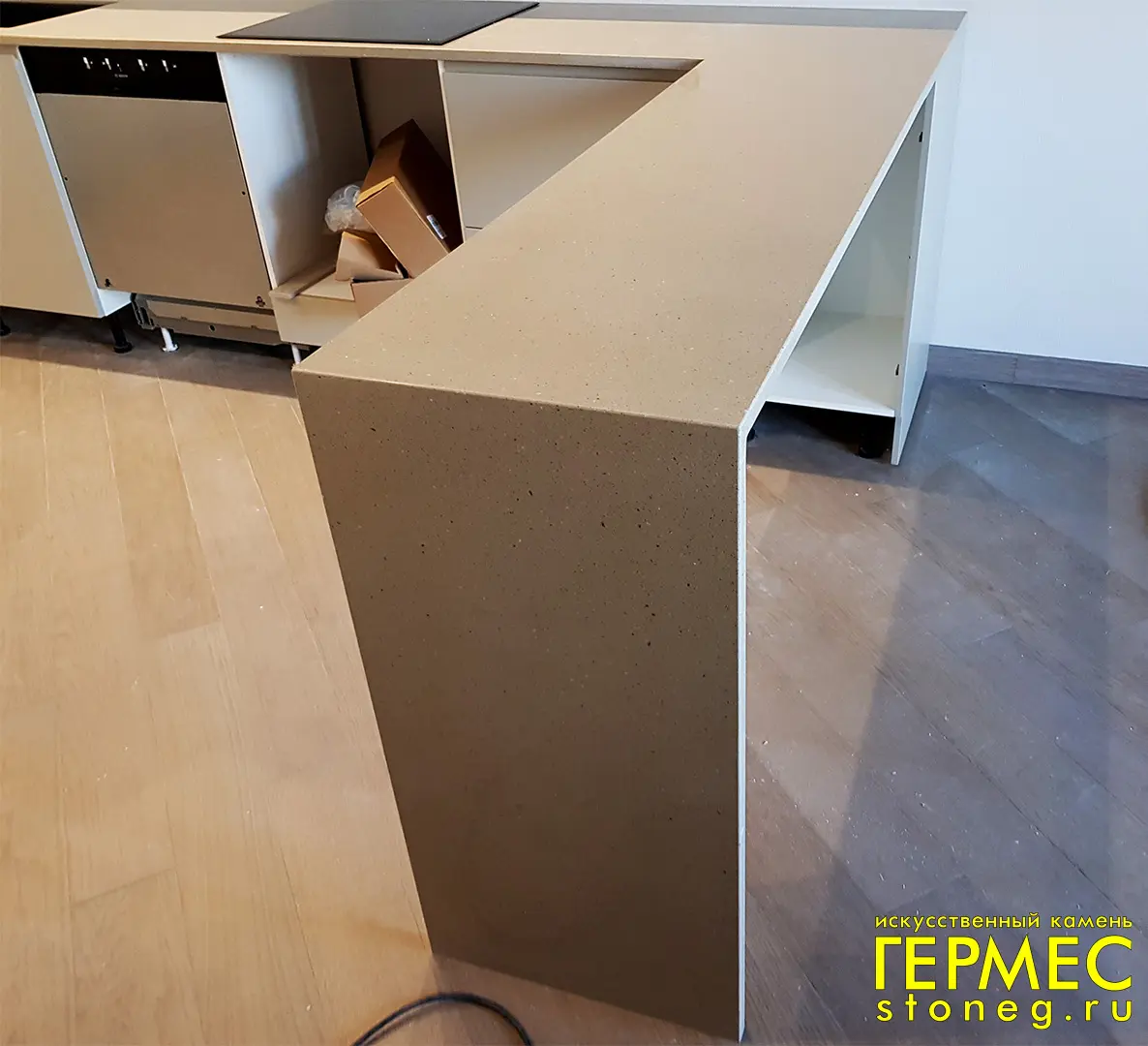 Столешница с барной стойкой из искусственного камня Hi-Macs G117 Cappuccino  2
