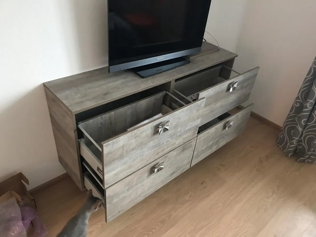 Подвесная тумба в гостиной от Premier Garden 1