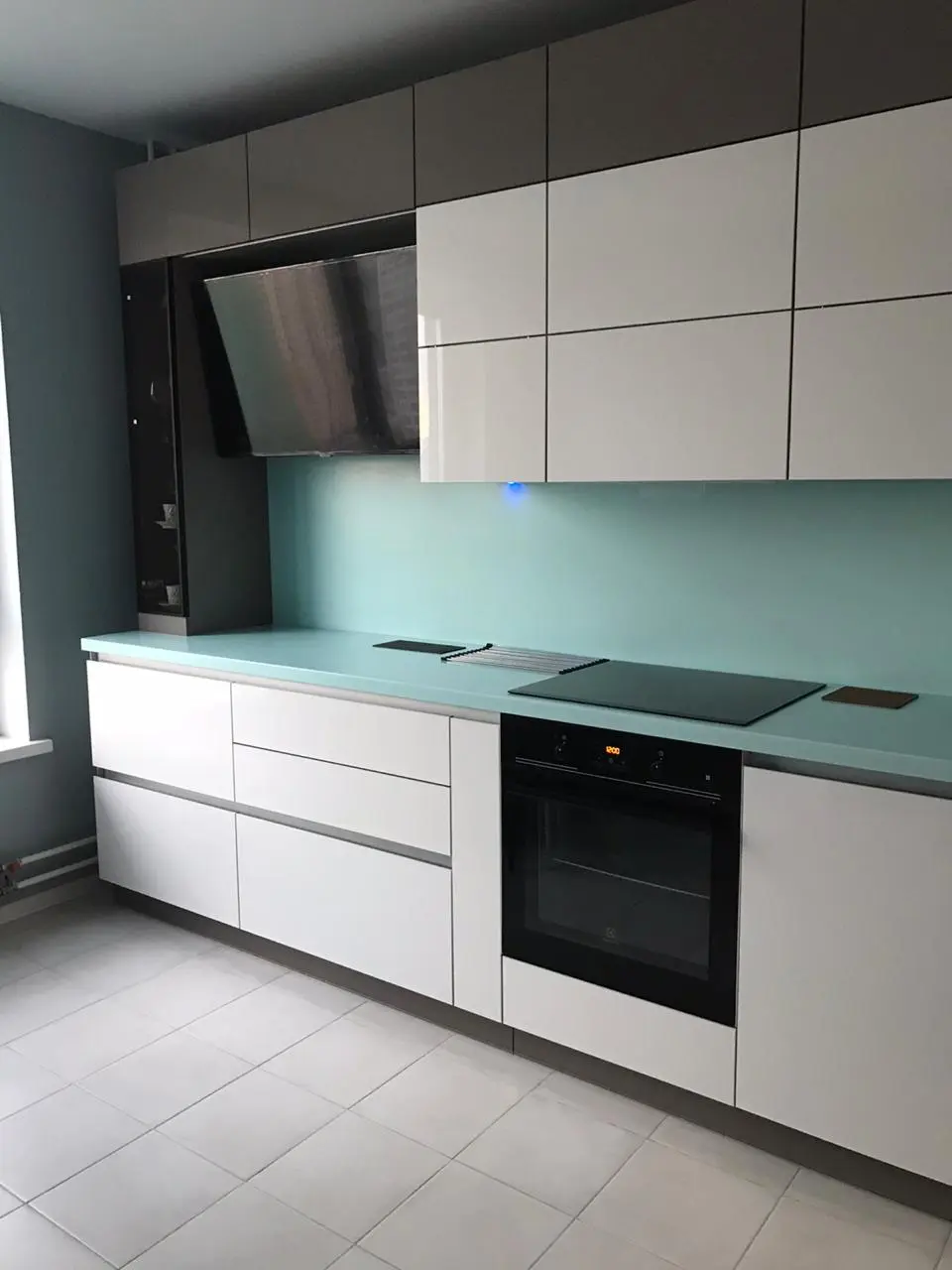 Столешница с кухонным фартуком из искусственного камня Corian Mint Ice 2