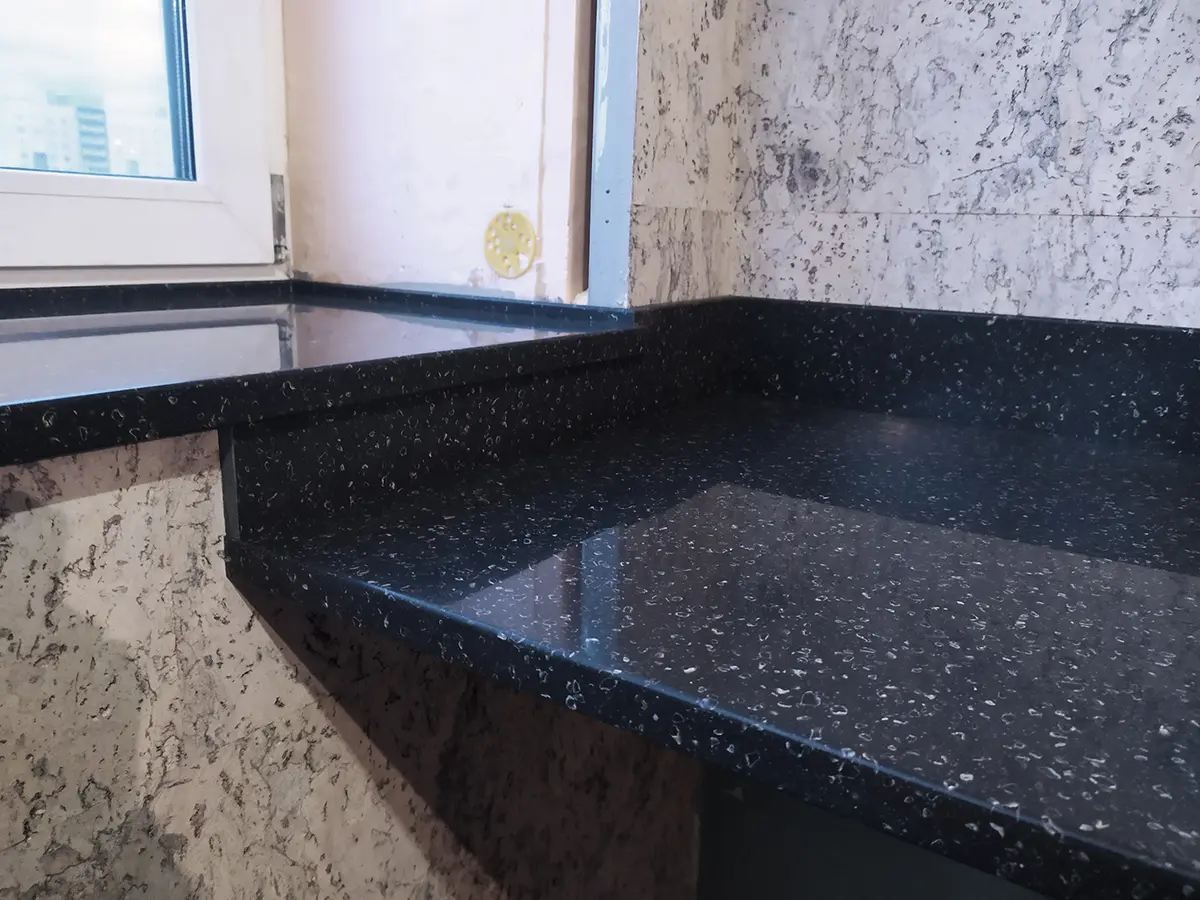Эркерный подоконник и столешница из искусственного камня Staron QN287 Mosaic Nimbus  3