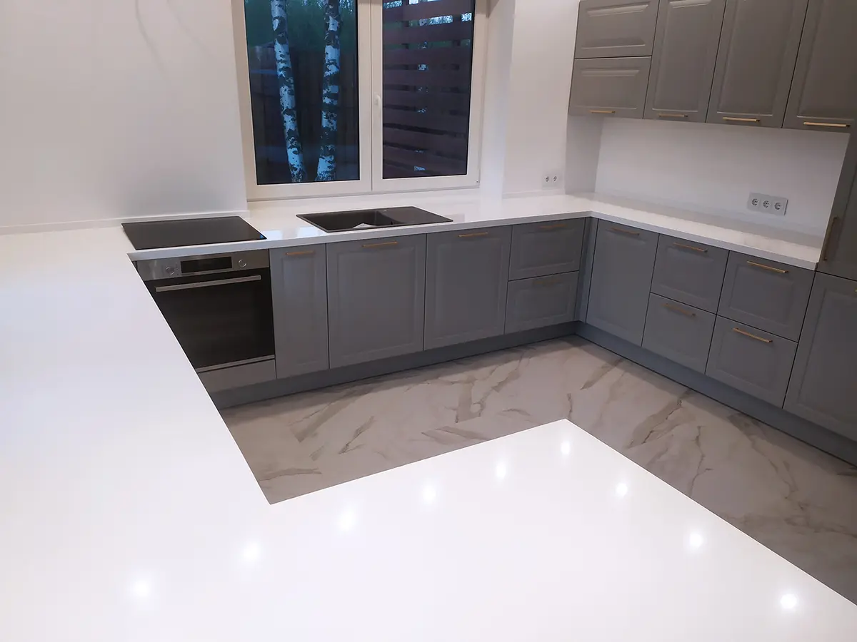 Подоконник-столешница с барной стойкой из искусственного камня Tristone A-104 Pure White 2