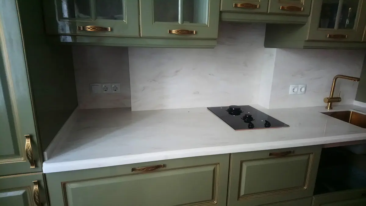 Столешница с кухонным фартуком из искусственного камня Corian Sand Storm 3