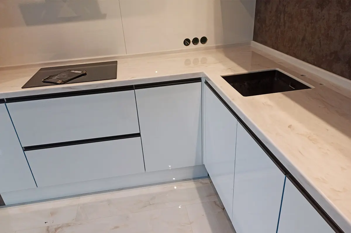 Кухонная столешница Corian с мраморной текстурой 2