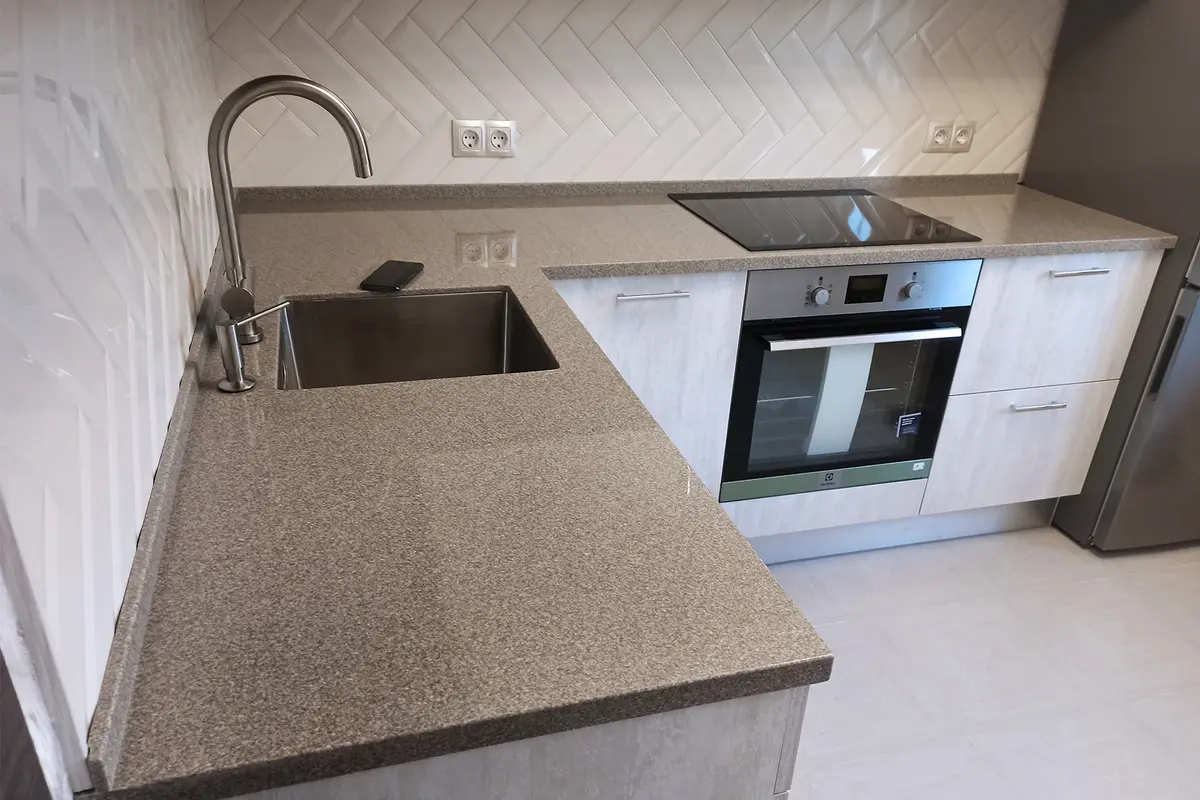 Столешница из искусственного камня Corian Matterhorn 1
