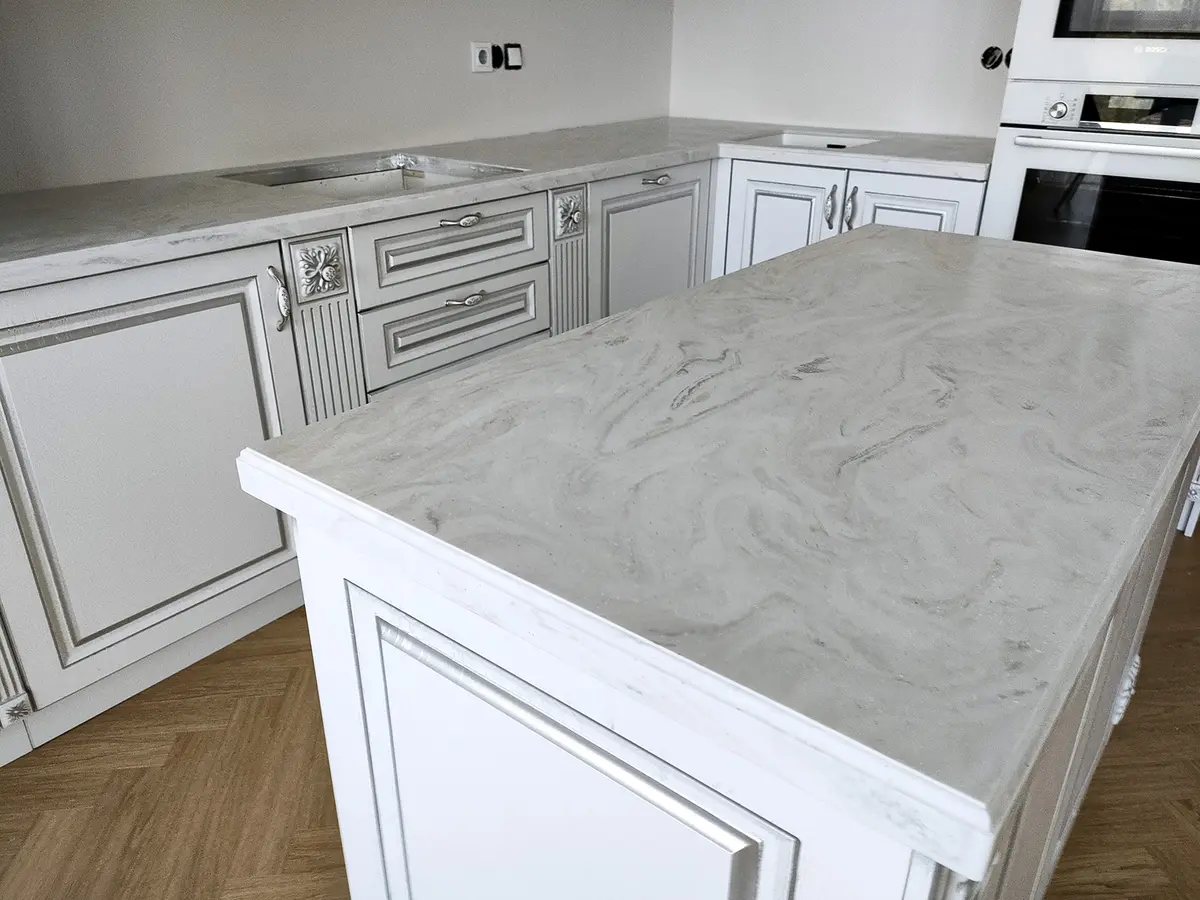 Столешница и кухонный остров из камня Corian 1