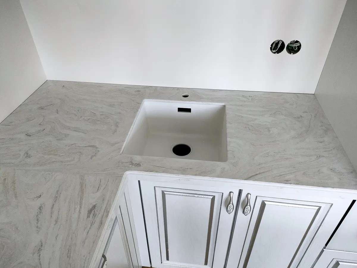 Столешница и кухонный остров из камня Corian 2