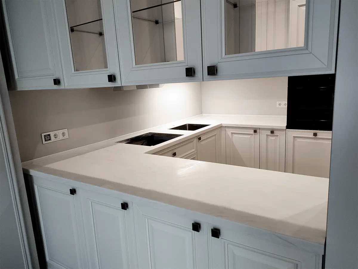 Столешница для кухни из искусственного камня Grandex Marble 1