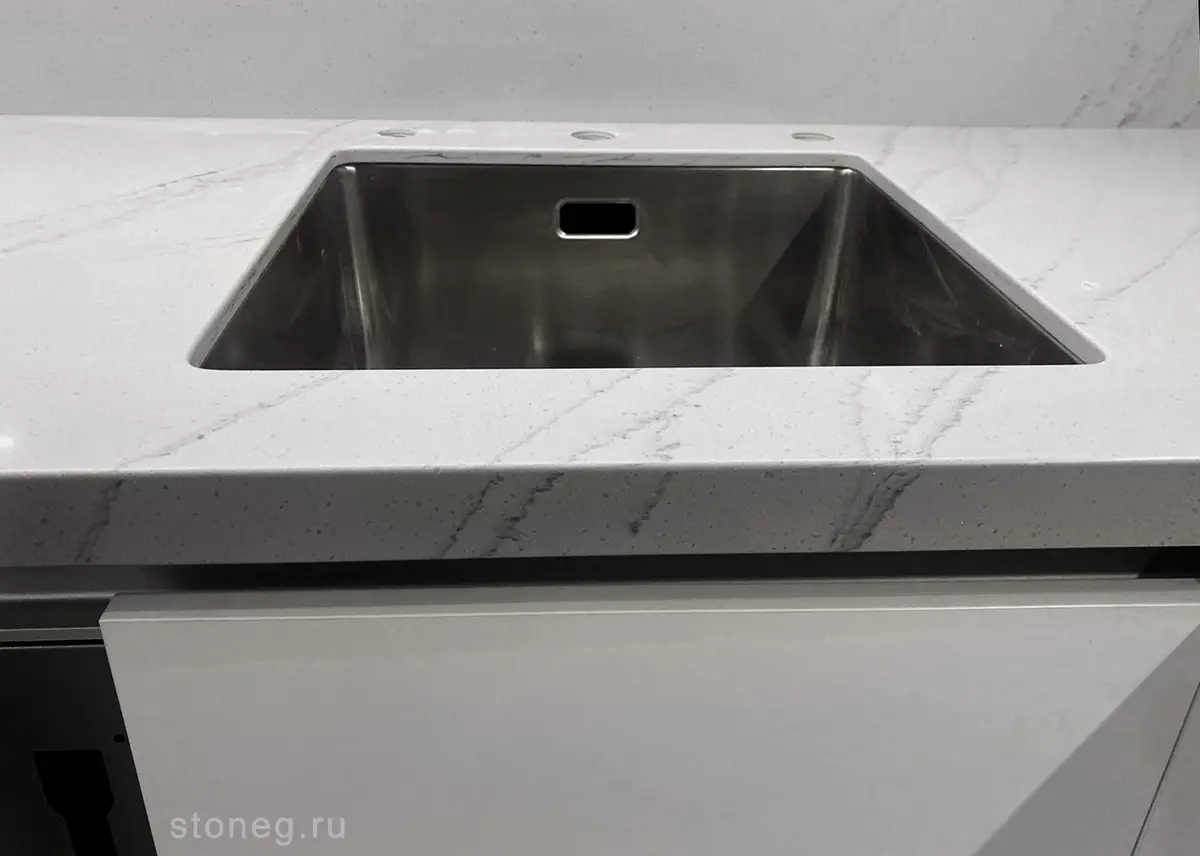 Серая мраморная столешница со стеновыми из камня Grandex 4