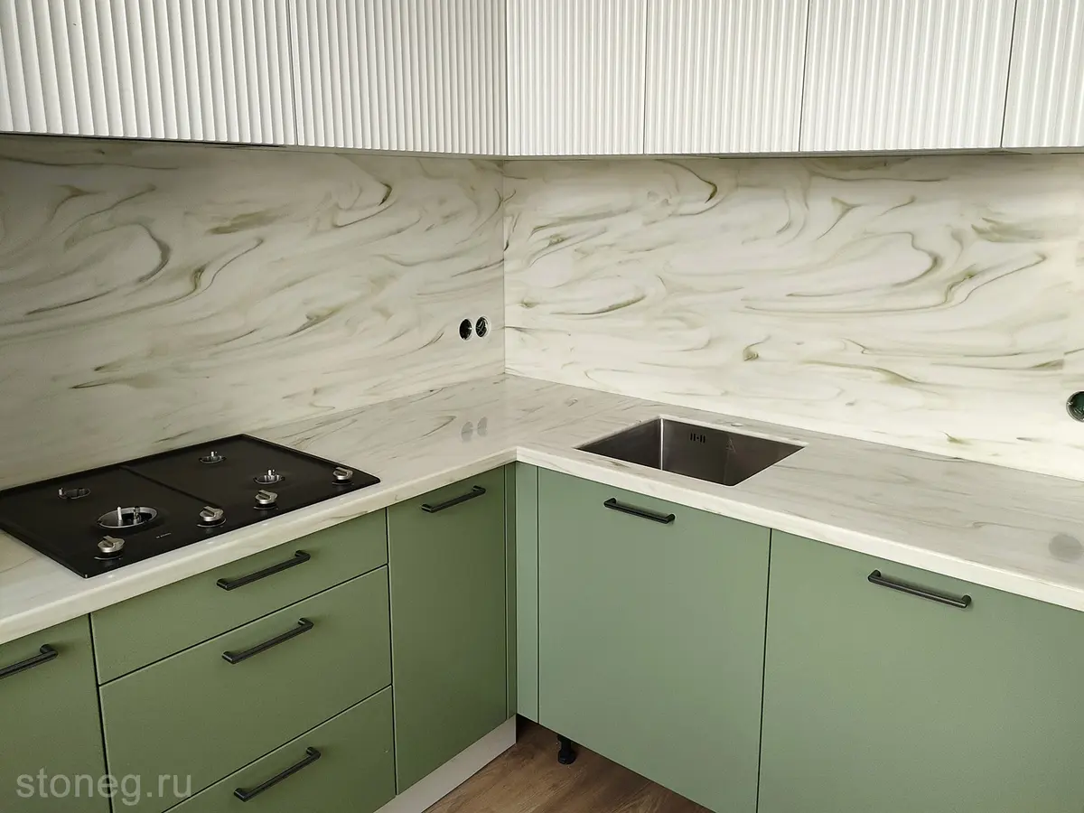 Corian Onyx: столешница со стеновыми для зелёной кухни 3