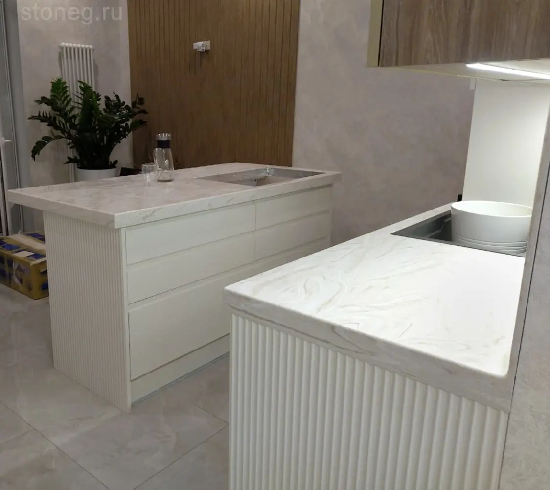 Мраморные текстуры в интерьере кухни 3