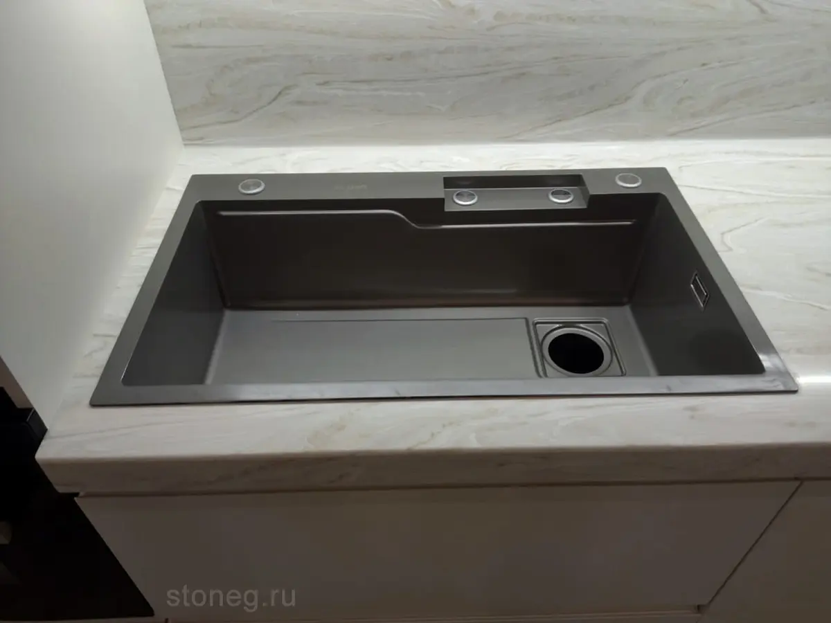 Мраморные текстуры в интерьере кухни 4