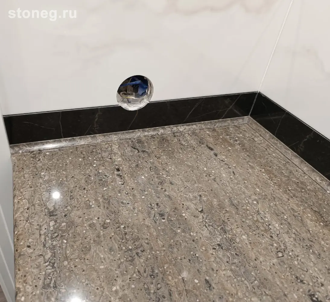Выраженные текстуры в интерьере ванной - столешница из искусственного камня Hanex 3
