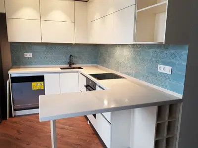 Кухонная столешница из искусственного камня Tristone F-106 Beige Wales бежевого цвета 