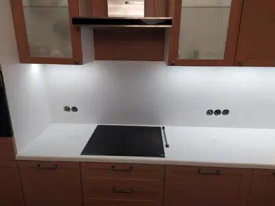 Столешница с кухонным фартуком из искусственного камня Hi-Macs W001 Ice Queen 