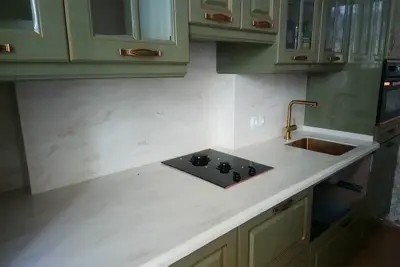 Столешница с кухонным фартуком из искусственного камня Corian Sand Storm