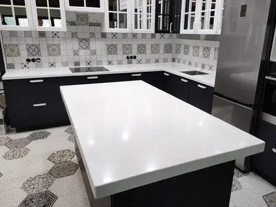 Столешница и кухонный остров из искусственного камня Staron