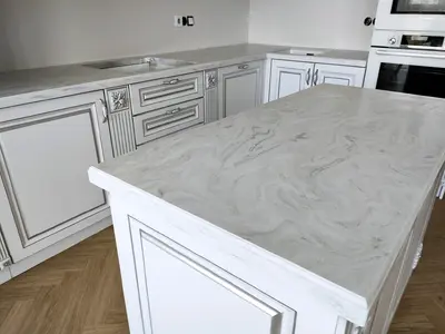 Столешница и кухонный остров из камня Corian
