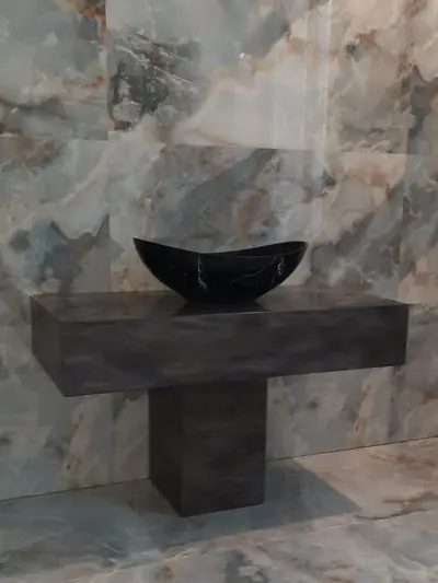 3 стола для санузлов из искусственного камня Corian