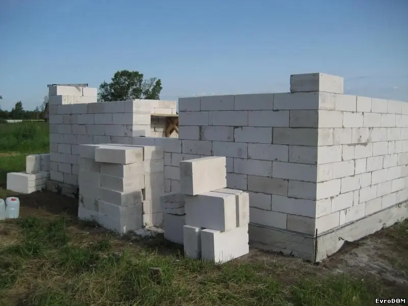 Дома из газобетона: преимущества и недостатки - Фото 1